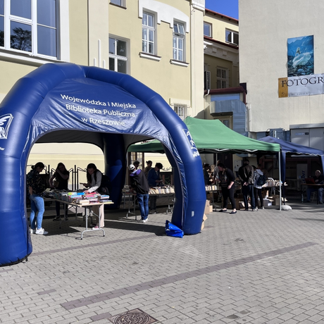 Kiermasz Wyczytanych Książek [3.10.2023] - fot 19